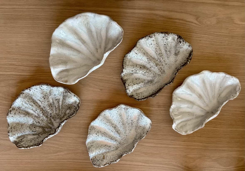 Clay clam dish