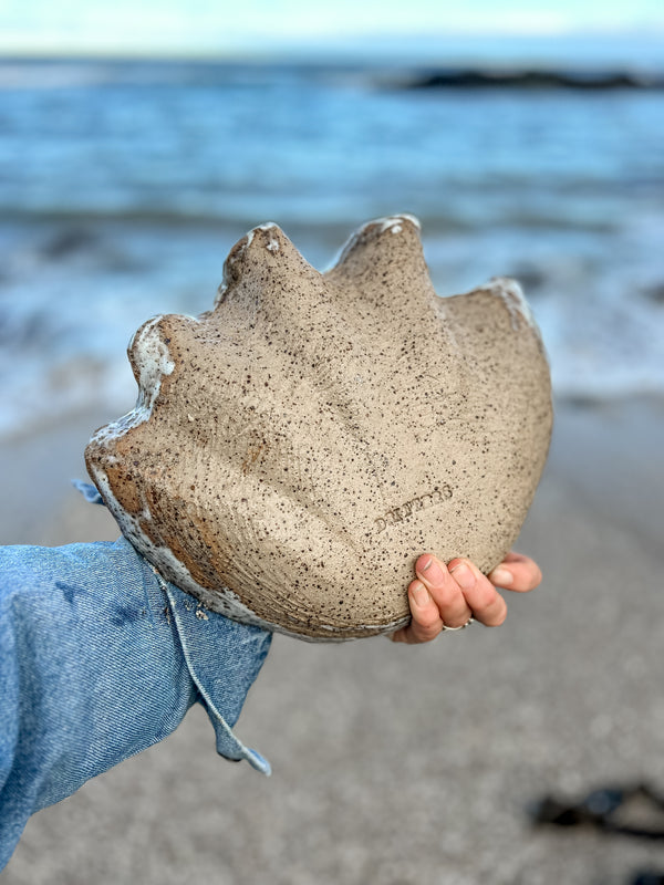 Clay clam dish